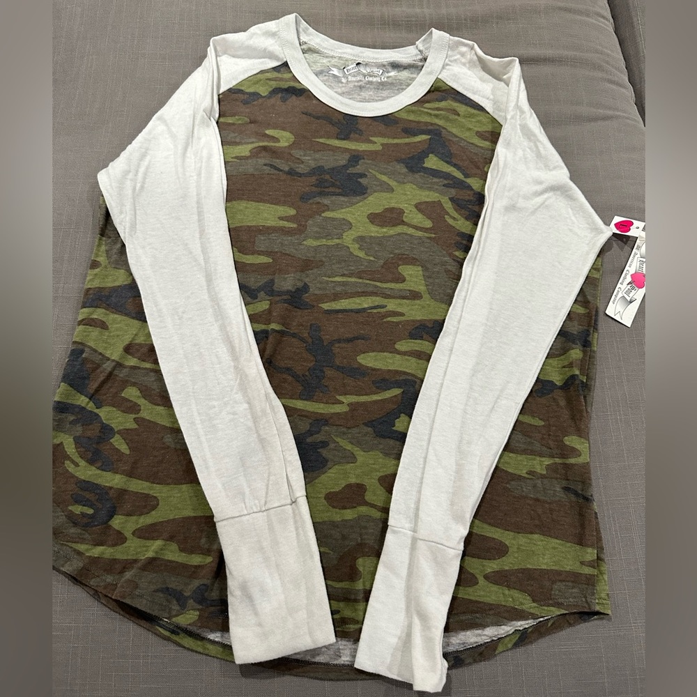 Super cute Camo shirt NWT! Junior large.